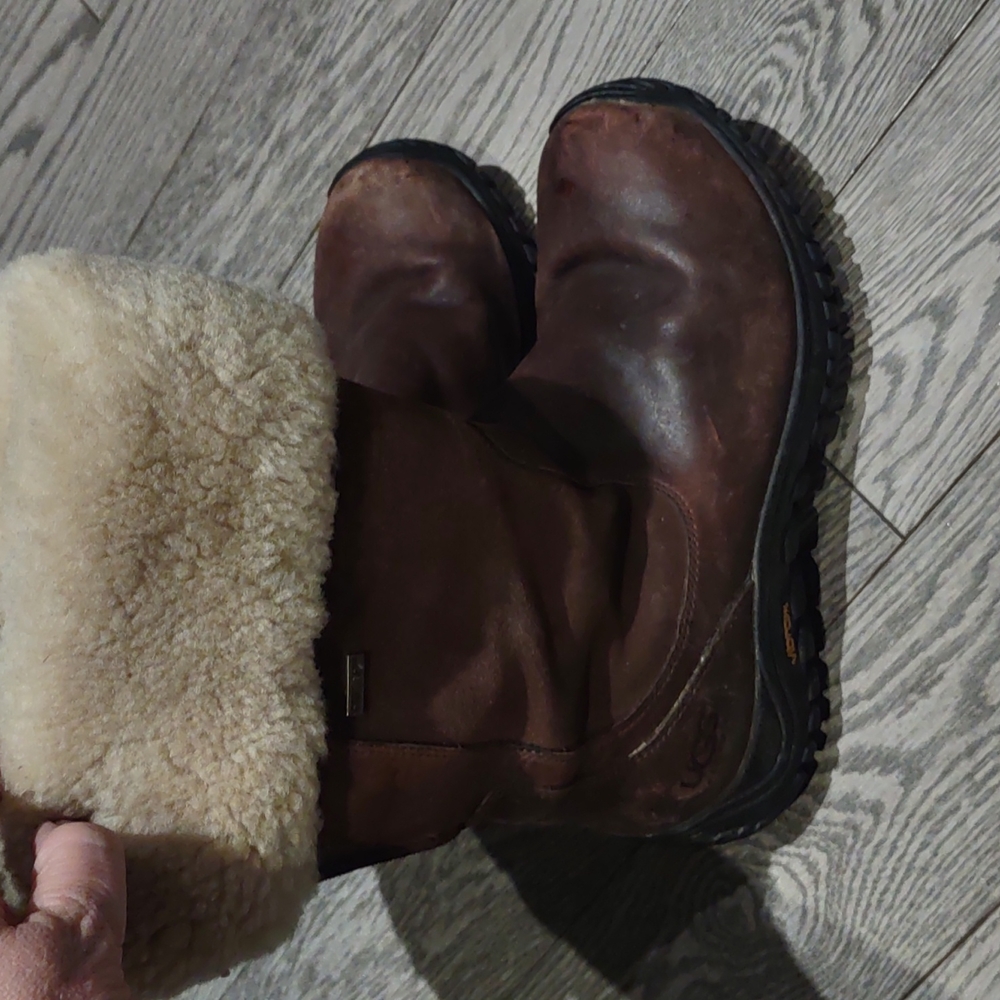 Beautiful boots by UGGs🍀🌼⭐